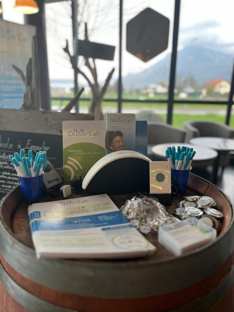 Présentation de produits et brochures Allovie au magasin.