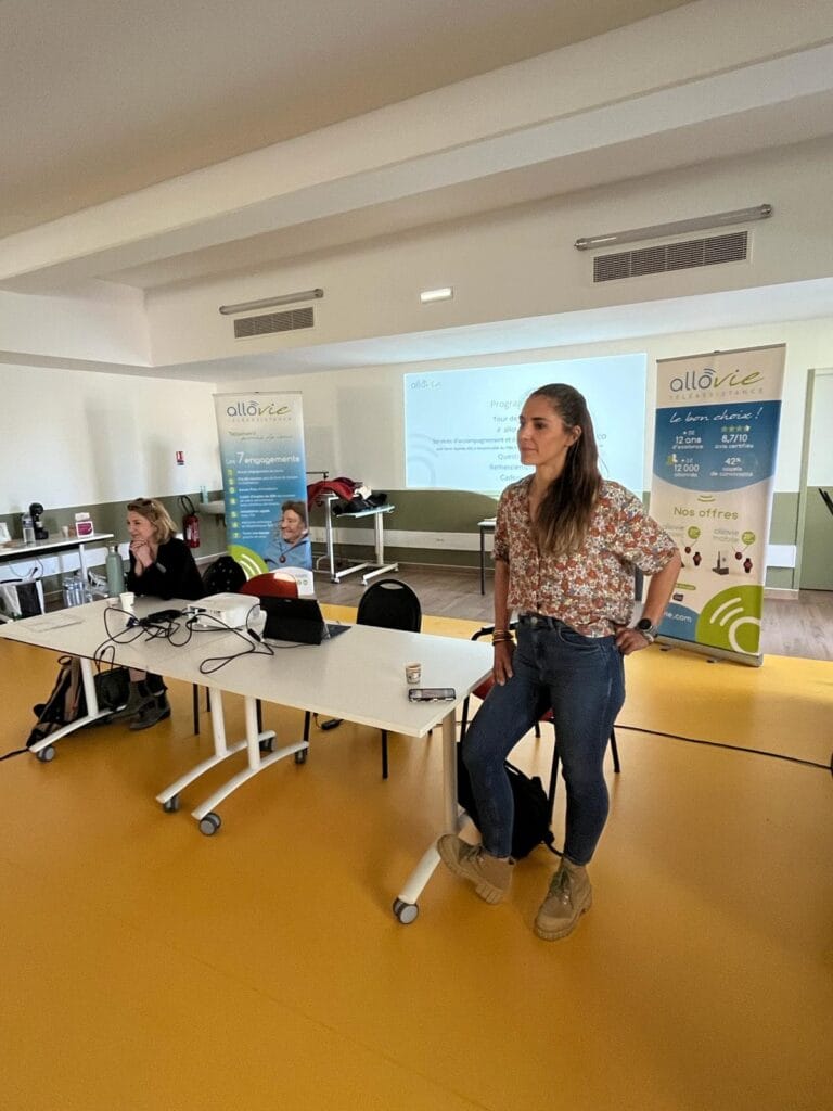 Présentation en salle de conférence Allovie.