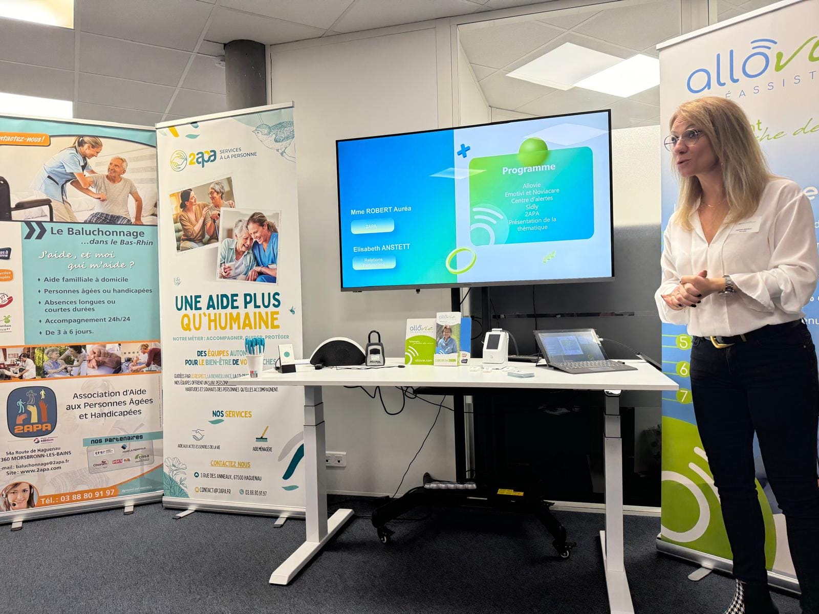 Présentation sur l'aide à domicile et services sociaux.