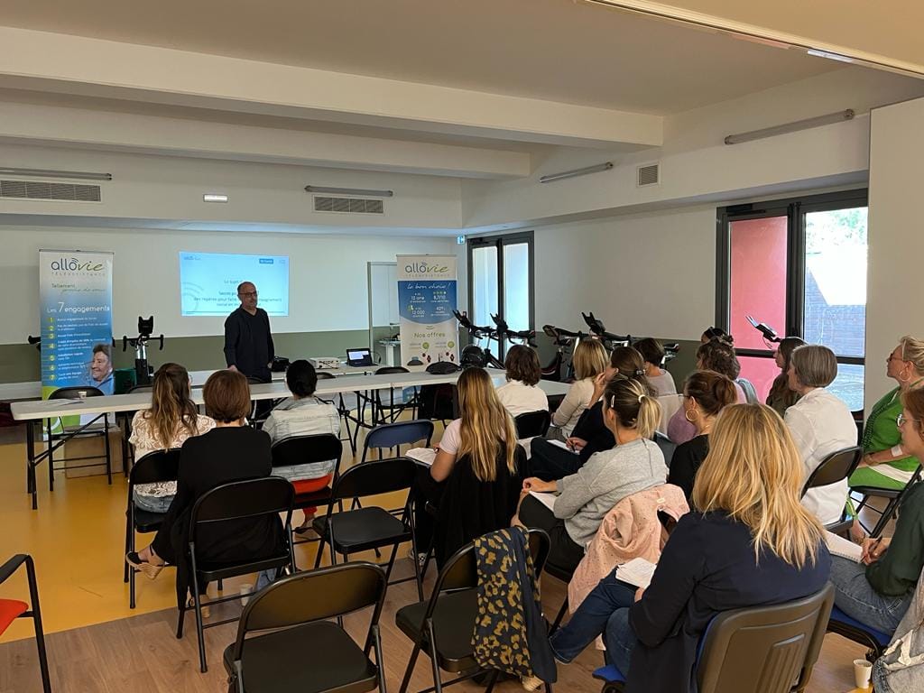 Conférence sur la santé avec public attentif