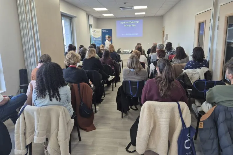 Conférence sur le déclin cognitif des personnes âgées.